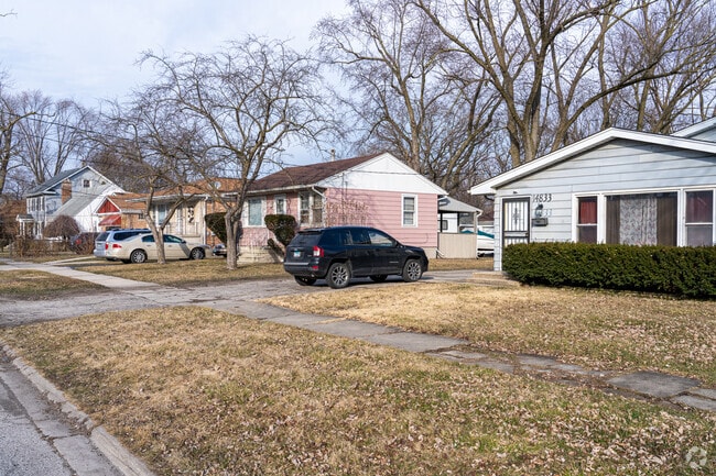 There are many colorful homes in South Holland.
