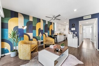 126 E 18th St, Costa Mesa, CA 92627