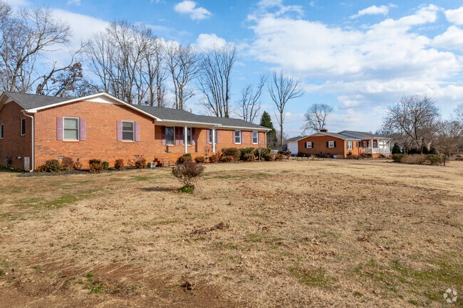 Older ranch style homes are one of the most common home types outside of the downtown area of Lincolnton.
