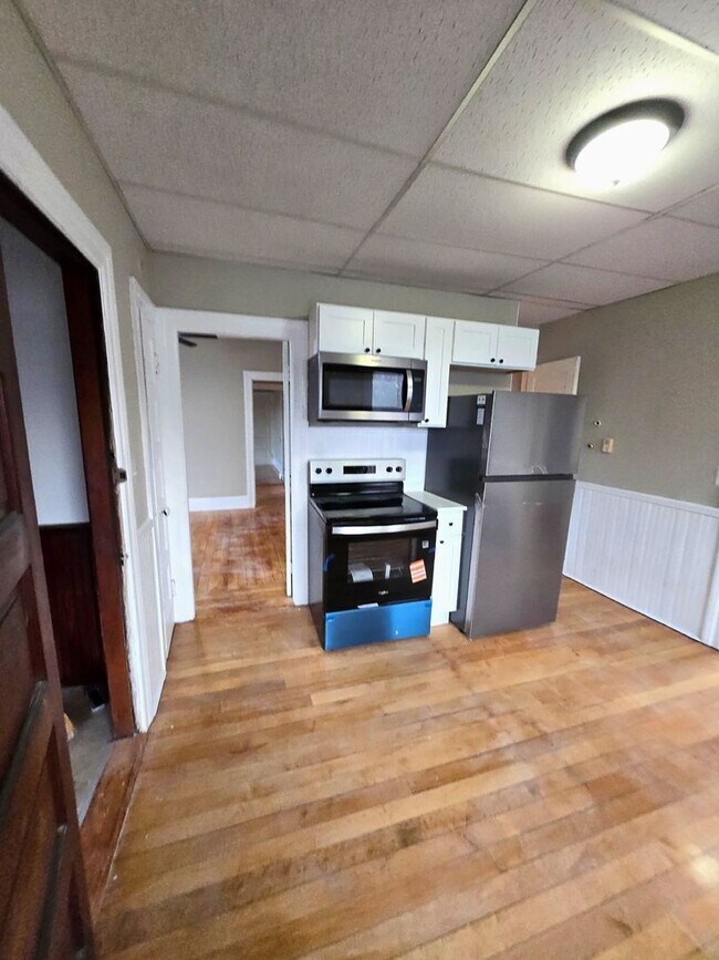 848 Smith St unit 2, Providence, RI 02908 - photo 3