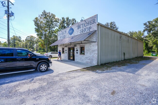 601 Butcher Shop is among the few left near Glendale.