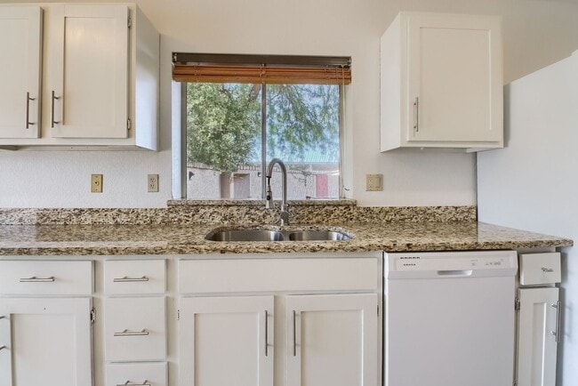 18202 N 19th St, Phoenix, AZ 85022 - photo 5