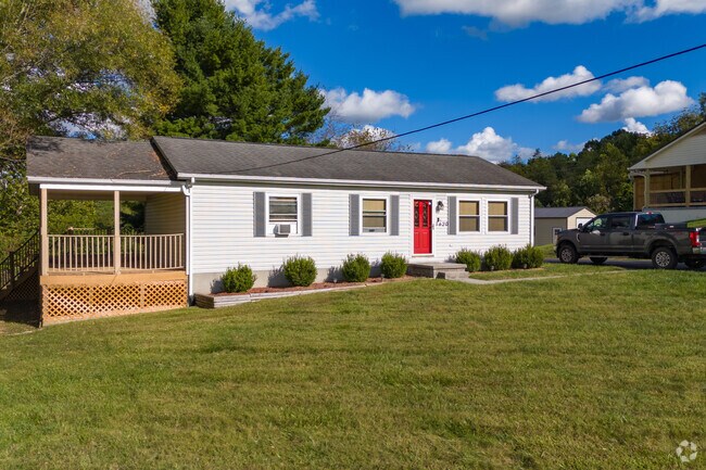Many houses in Plum Creek feature spacious yards, perfect for outdoor activities and gardening.