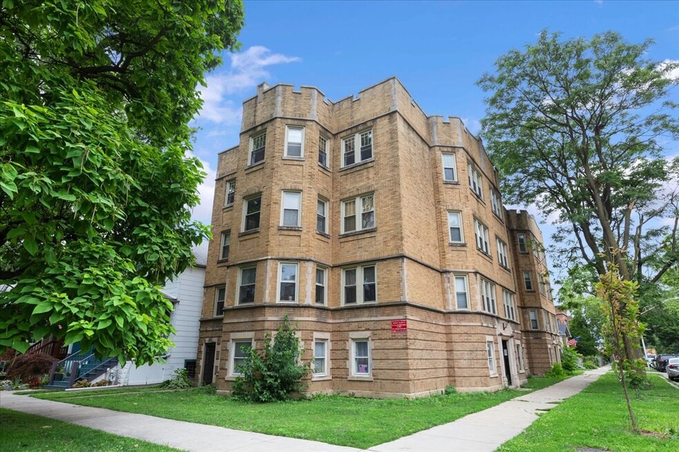 4043 N Spaulding Ave unit 1, Chicago, IL 60618 - photo 1