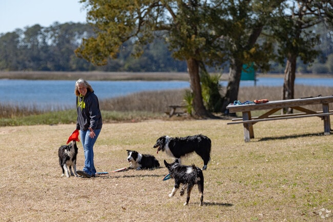 Skidaway Island residents enjoy the outdoors with their pets.