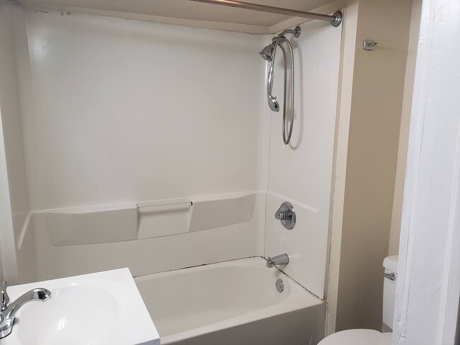 43 Doe St, Greenville, SC 29611 - photo 3