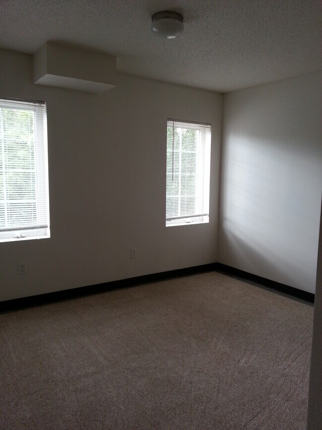 943 S Gilbert St unit 33, Iowa City, IA 52240 - photo 6