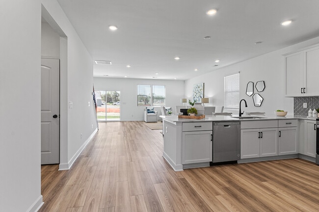 1310 Kristopher Dr, Lebanon, TN 37087 - photo 2