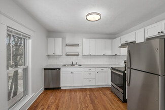 411 6th St NW Unit 2, Grand Rapids, MI 49504