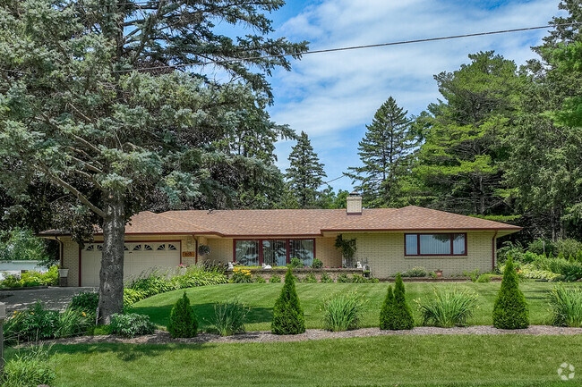 Ranch homes are also popular in the neighborhood of Swiftt, Rockford.