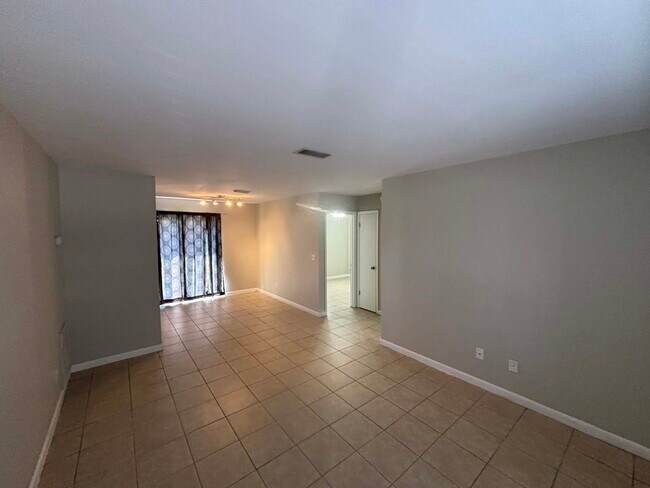 3894 NW Archer St unit 101, Lake City, FL 32055 - photo 2