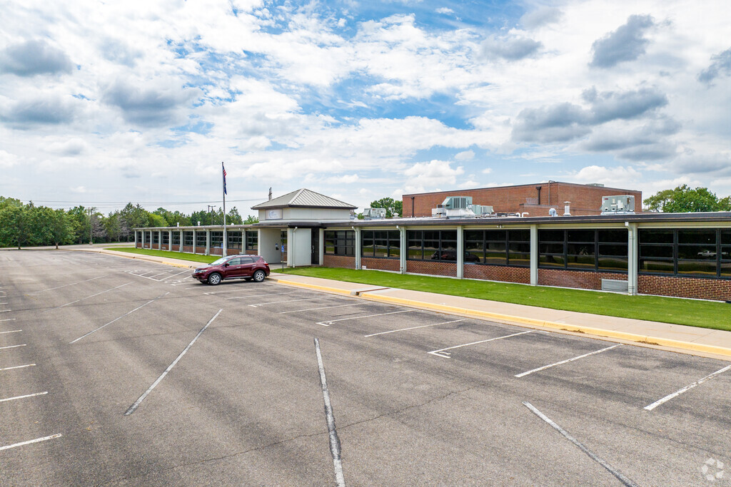 Andover eCademy is another schooling option for kids living in Andover.