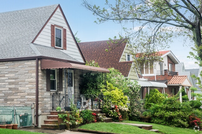 Charming, well-kept homes with lush gardens line the quiet streets of Clearview, reflecting the neighborhood’s peaceful, suburban character.