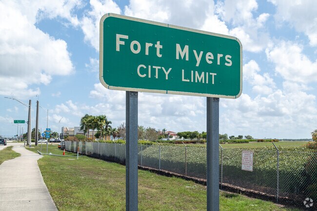 Pine Manor sits on the border of the City of Fort Myers.