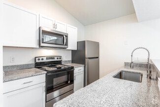 1240 Stratford Rd, Delaware, OH 43015