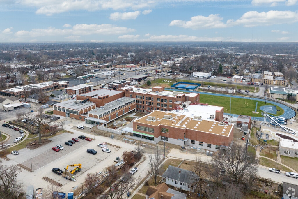 The teacher to student ratio at Maplewood Richmond Heights High School is 13 to 1.