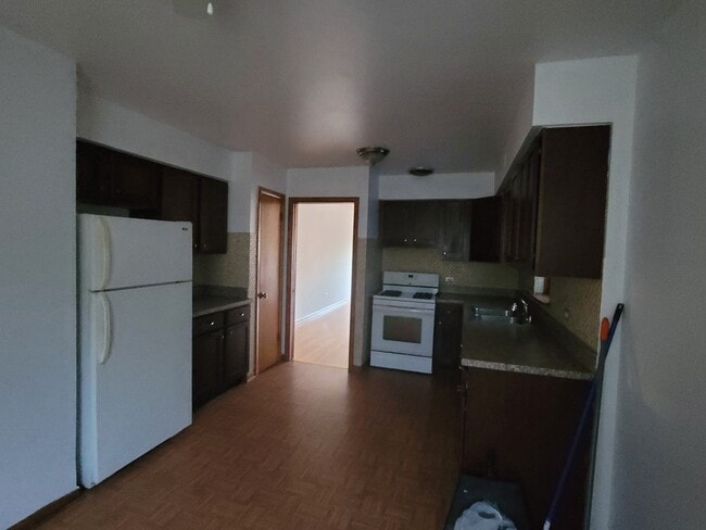 Kitchen Fridge, Stove, sink