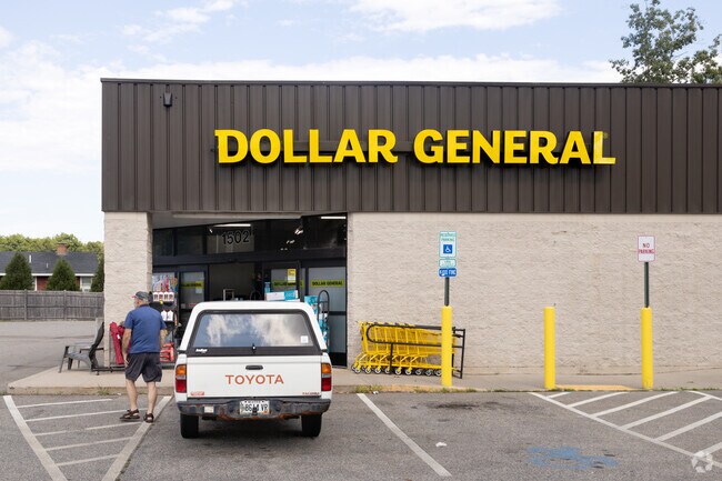 Lyman has a Dollar General store.
