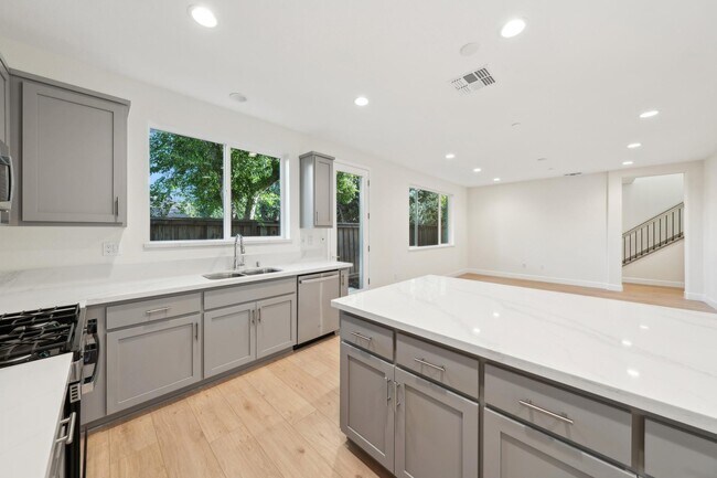 101 Creek View Cir unit 36492542, Fairfield, CA 94533 - photo 7