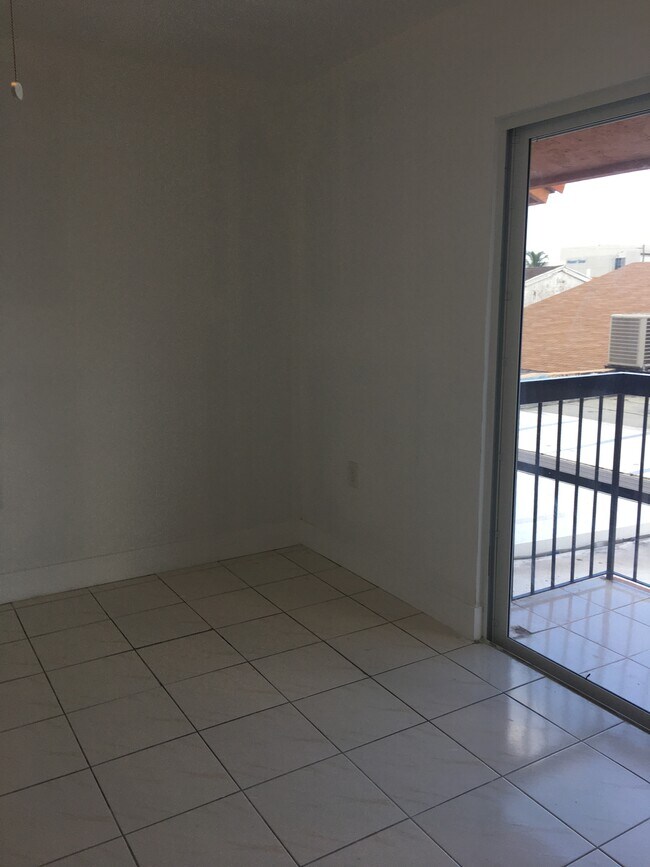 2154 W 60th St unit 12213, Hialeah, FL 33016 - photo 6