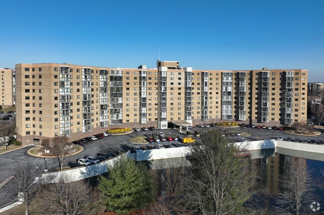 High rise condos, experience luxurious living and breathtaking views in Leisure World.