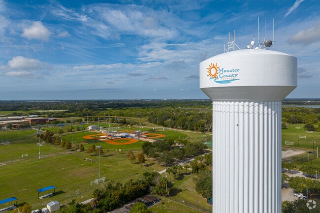 East Ellenton in Manatee County offers a variety of outdoor activities at residents' disposal.