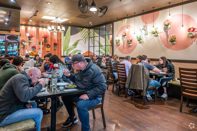 Diho Siam is a popular Thai restaurant in Bridgepark District, serving traditional dishes.
