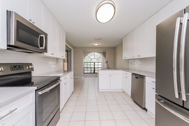 4828 Crestknoll Ln, New Port Richey, FL 34653 - photo 6