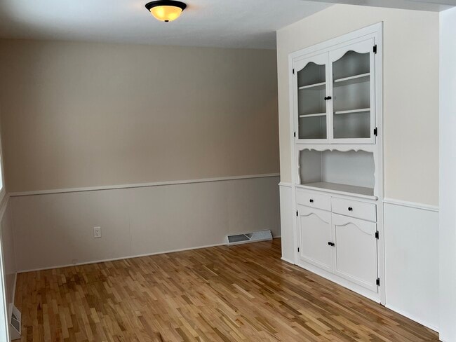 835 Maple St NE, Hutchinson, MN 55350 - photo 4