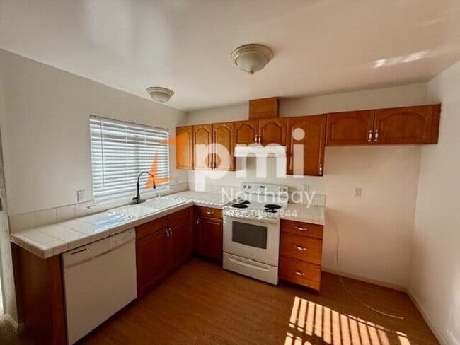 808 Spoonbill Ln, Suisun City, CA 94585 - photo 3