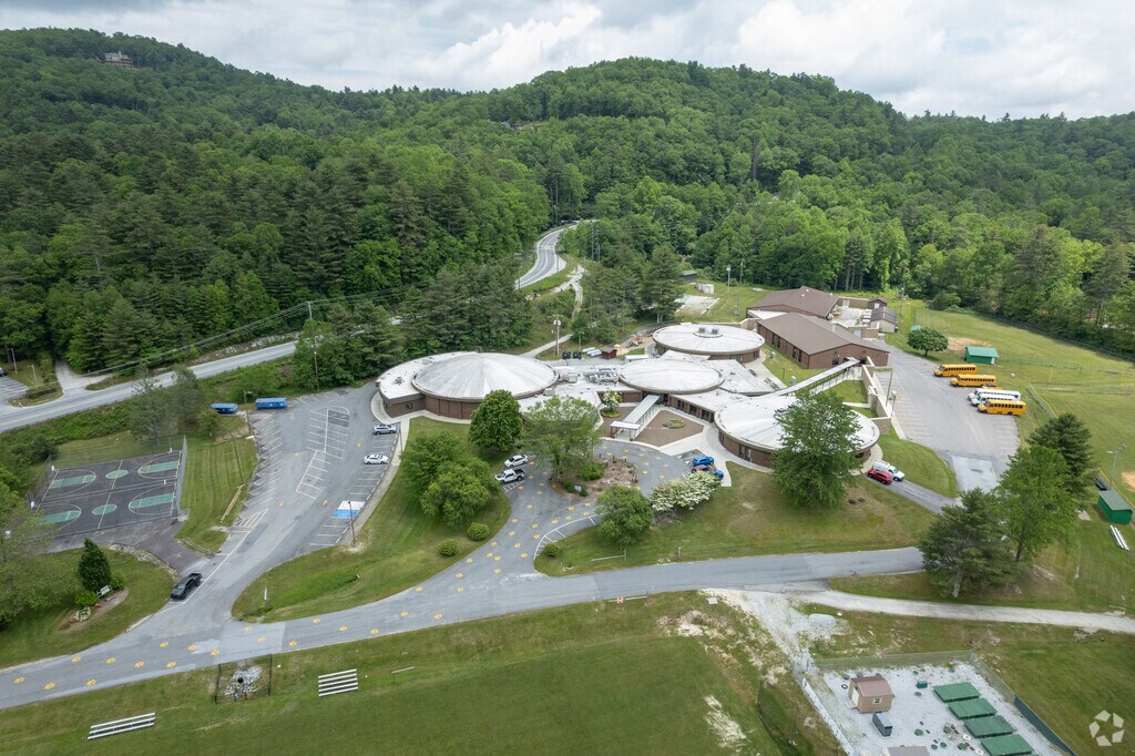 Blue Ridge School prepares students for college.