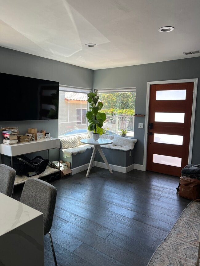 1510 Hauser Blvd unit 1510 Hauser Blvd., Los Angeles, CA 90019 - photo 2