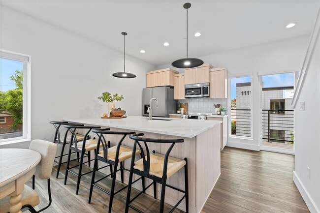 Kitchen - quartz countertops