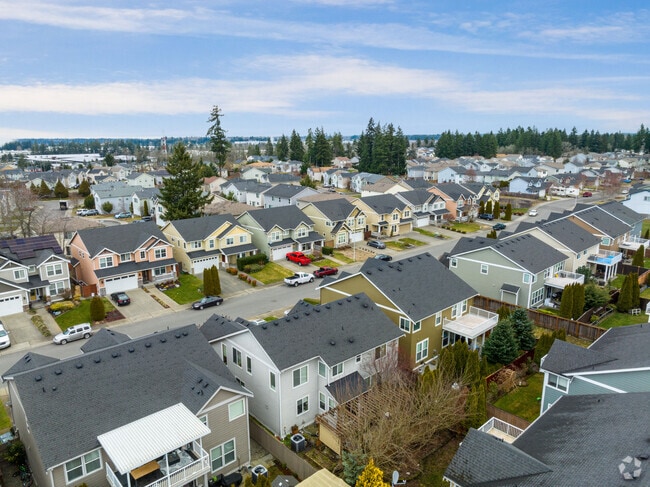 The residences within Elk Plain range from those built in the 1990s to the present day.