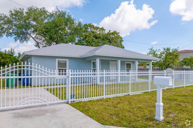 Modern ranch homes are multiplying in Gladeview.