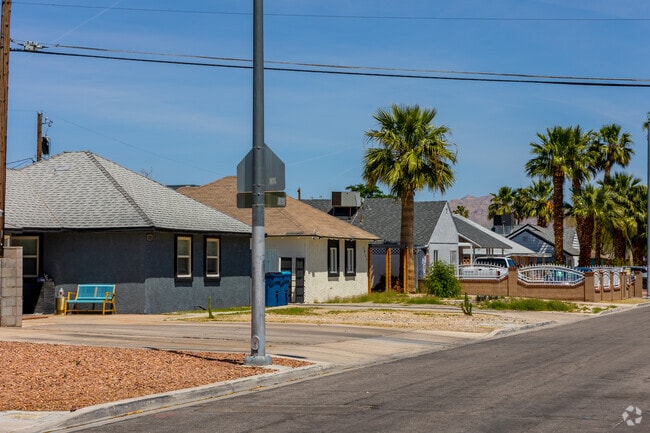 Midcentury modern homes welcome homebuyers into Huntridge.
