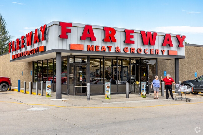 Fareway is one of several grocery store options in Iowa Falls.