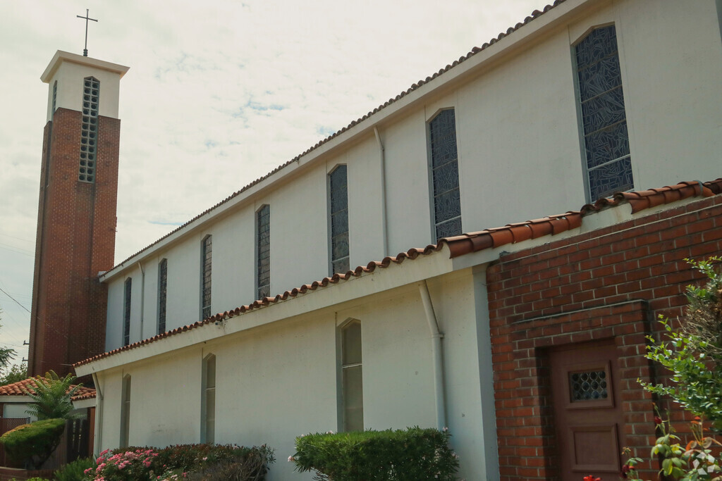 St. Anthony School provides private education in the neighborhood of 
San Gabriel