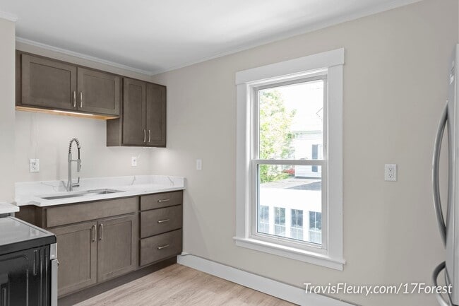 Eat-in Kitchen