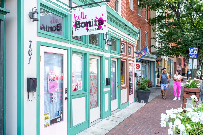 There are many boutiques in Pigtown.