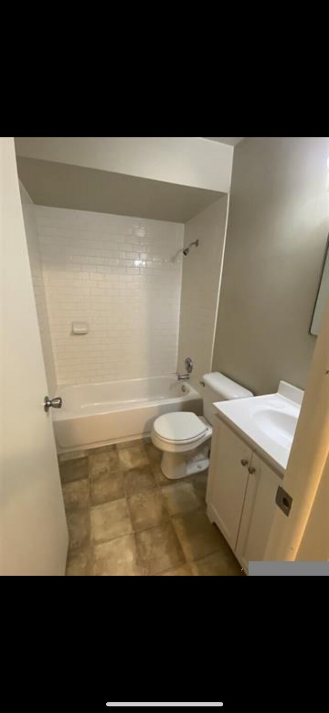 414 N Saint Bernard Dr unit 414 N. Saint Bernard, de Pere, WI 54115 - photo 3