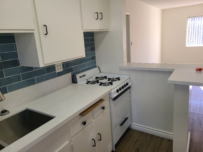 361 13th St unit SEAL BEACH 4, Seal Beach, CA 90740 - photo 7