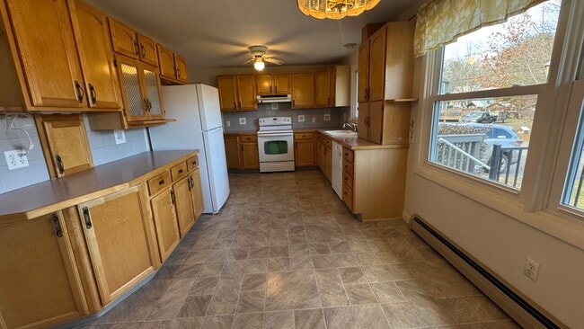 2 Lawndale St, Easthampton, MA 01027 - photo 4