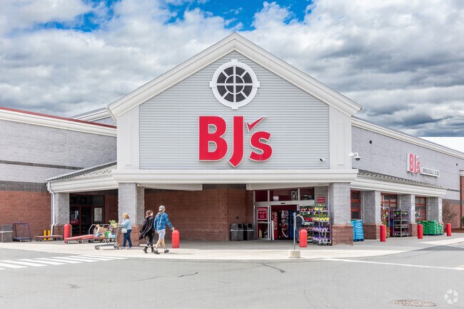 Waddell has plenty of retail options nearby.