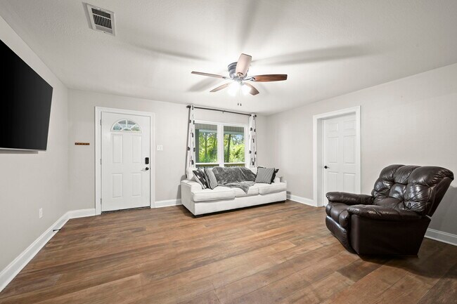 23705 Walker South Rd, Denham Springs, LA 70726 - photo 5