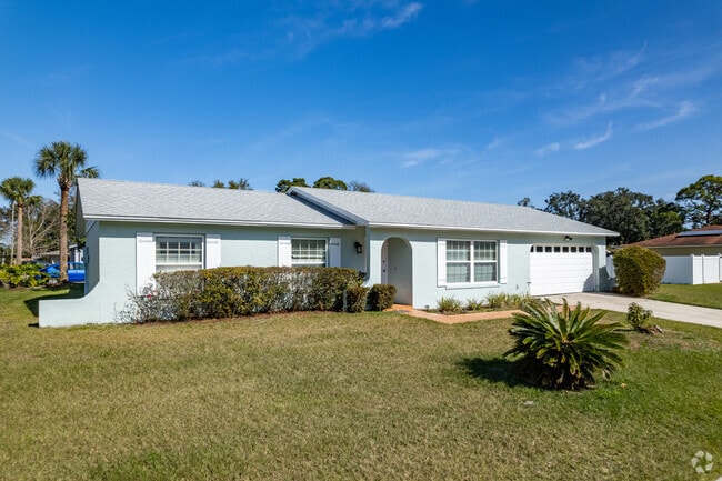 Lockhart features well maintained Midcentury Ranch style homes.