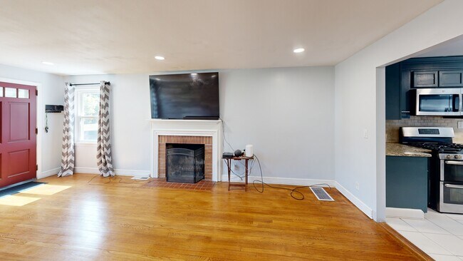 343 Eddy Glover Blvd, New Britain, CT 06053 - photo 2