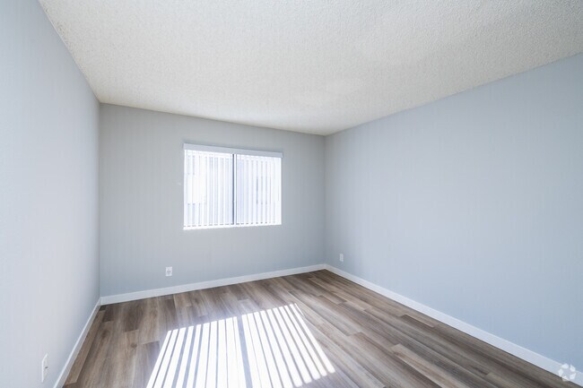 Saticoy Gardens, Van Nuys, CA 91405 - photo 5