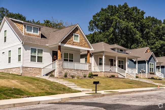 There are many craftsman homes in the Historic Downtown Jackson neighborhood.