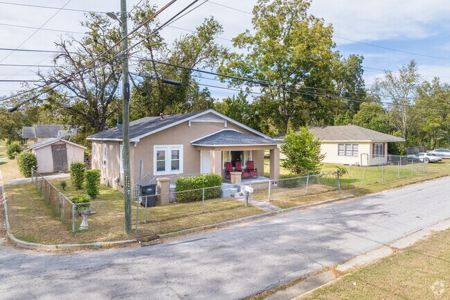 Small bungalows can be found scattered all throughout Turpin Hill.